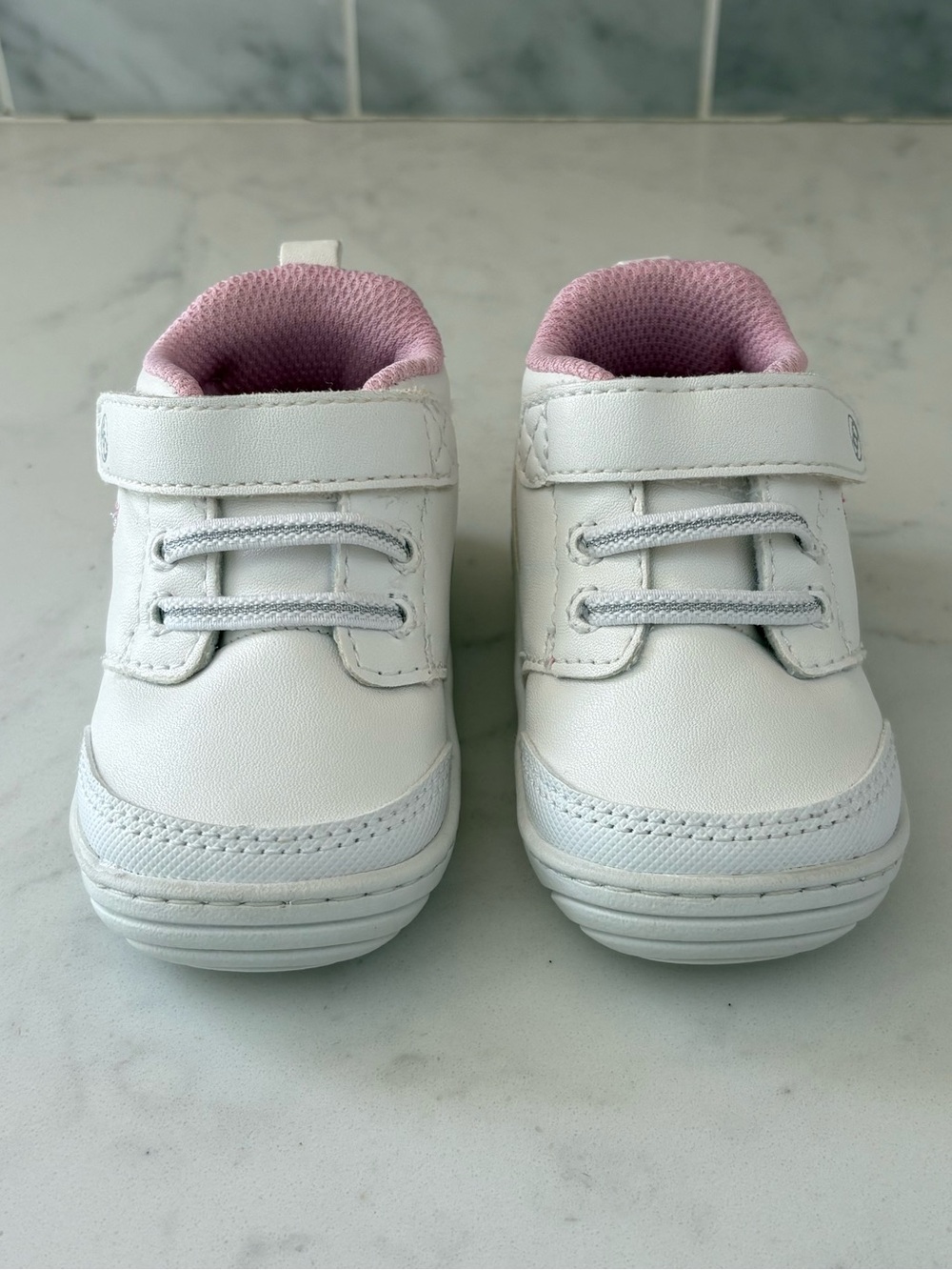 Stride Rite 360 Taye Sneaker - Picture 7 of 9